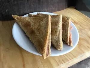 Tostados de miga jamón y queso