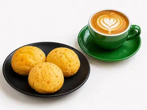 Cafe con leche + 3 chipa