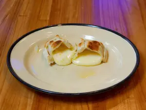 Empanada de queso y cebolla