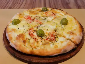 Pan de pizza con provolone
