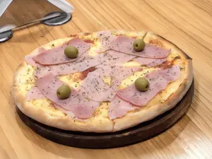 Pizza con jamón