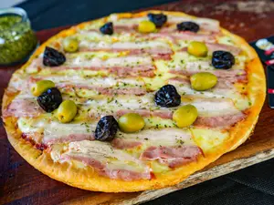Pizza con panceta y ciruela
