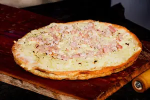 Pizza fugazzeta y panceta