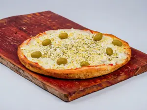 Pizza muzzarella con huevo