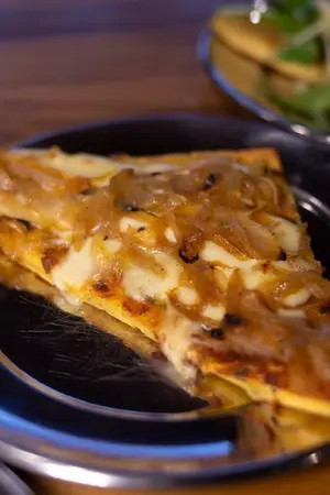 Faina a los cuatro quesos