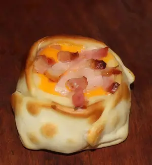 Canastita de cheddar y panceta