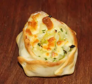 Canastita verdeo y provolone