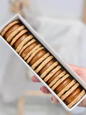 Caja De Alfajores De Nuez X8 U