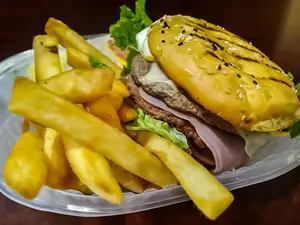Burger Doble Completa Con Fritas