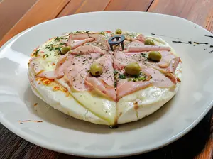 Pizza con jamón