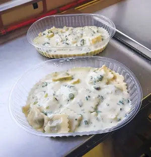 Ravioles Ricota Con Salsa Elección