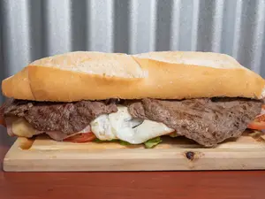 Sándwich Churrasquito Fritas