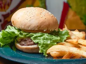 Doble ch pepinillo + fritas