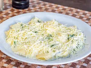Ñoquis con crema al verdeo