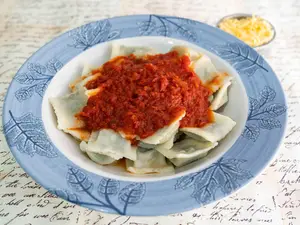 Ravioles Con Salsa Fileto