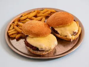 Simple Con Cheddar + Fritas