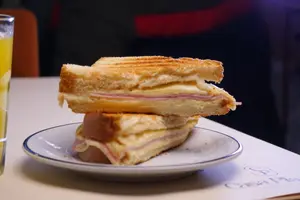 Tostado de jamón y queso en pan de molde