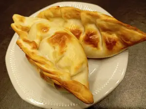 Empanada de pollo parmesano