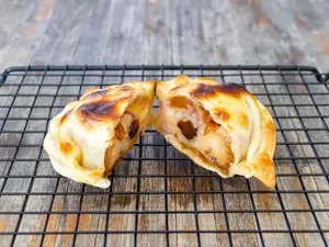 Empanada ciruela & panceta