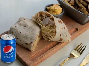Roll + papas + bebida