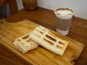2 Tostados + 1 Cafe Mediano
