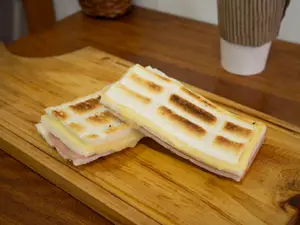 TOSTADO DE JAMON Y QUESO