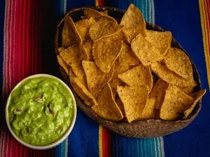 Nachos con guacamole