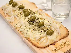 Pizza rectangular fugazzeta