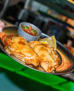 Empanada de queso y cebolla