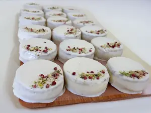 Alfajor de pistacho frambuesa