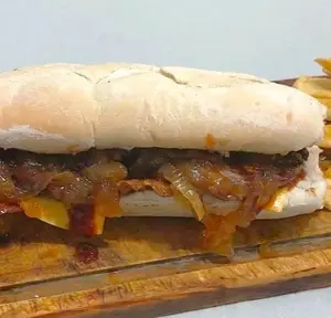 Sanguche de lomo cheddarbacon