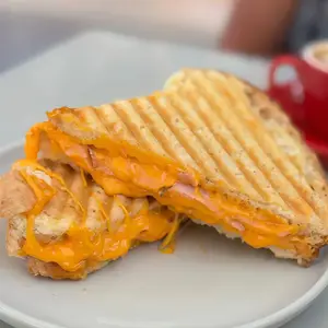 Tostado de Lomito y Cheddar