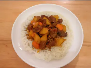Arroz con carne al hong shao