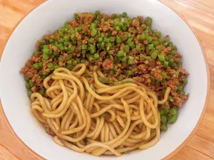 Fideos con picada y chaucha
