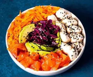 Poke salmón
