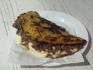 Cachapas con queso y pollo
