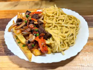 Lomo saltado con tallarine
