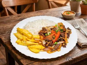 Lomo saltado de carne