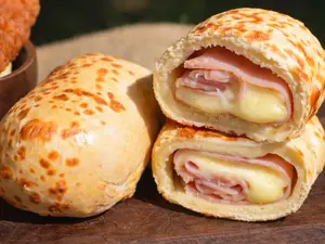 Chipa relleno de jamón y queso por 1 unidad