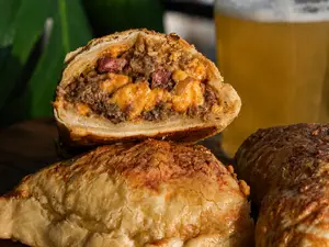Empanada por 1 unidad de cheeseburger