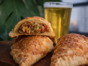 Empanada por 1 unidad pollo