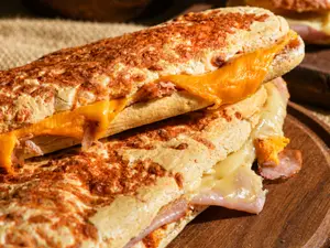 Tostado de jamón y queso danbo