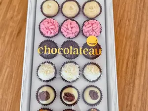 18 brigadeiros + flores