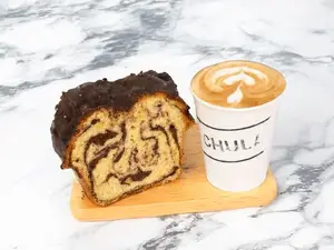 Latte con budín a eleccion