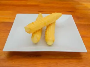 Churro relleno crema pastelera