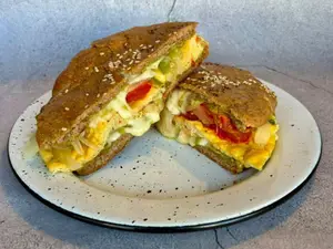 Sandwich de huevo & guacamole