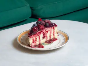 Porción Cheesecake Frutos Rojos