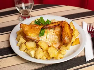 1/4 de pollo con papas
