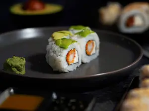 Crispy prawns roll (10 piezas)