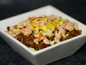 Wok de salmón